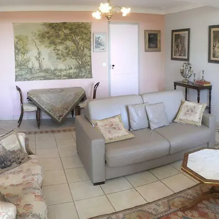 Les Deux Cedres Apartment
